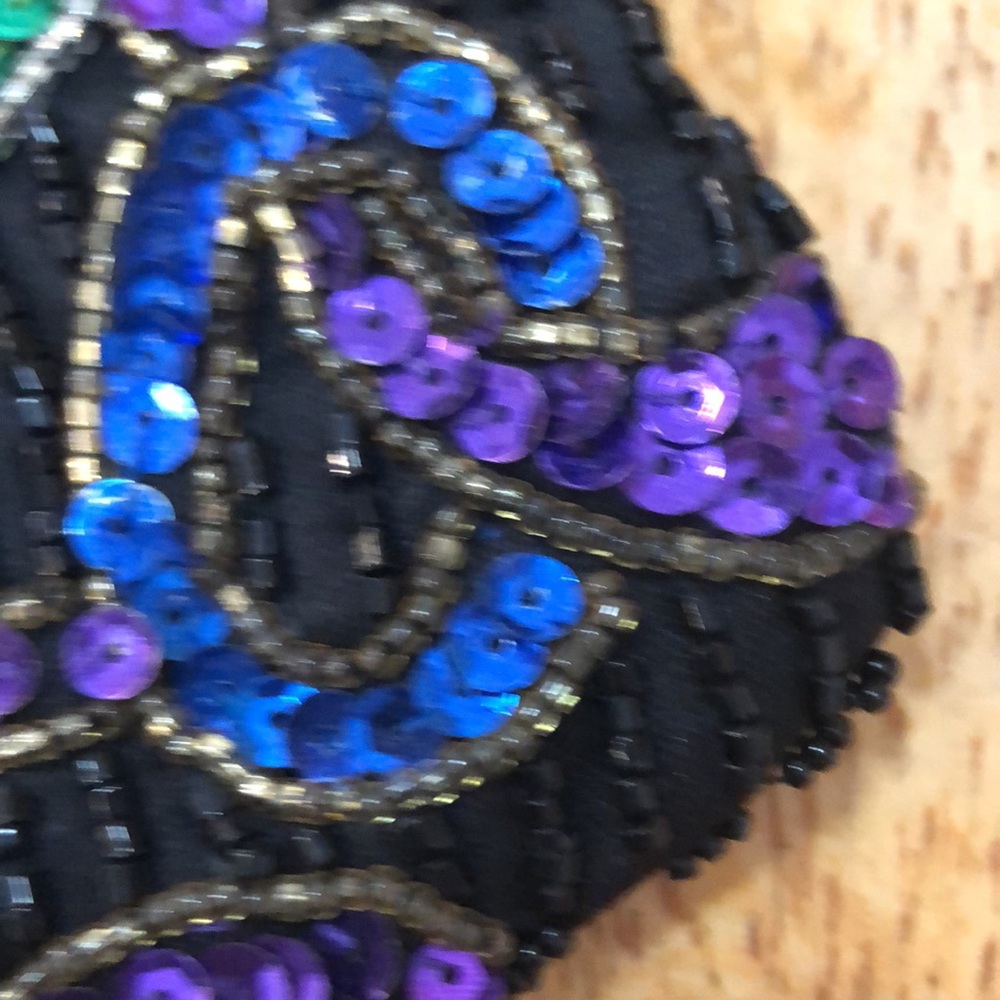 Small beaded and sequined purse. - Picture 3 of 7